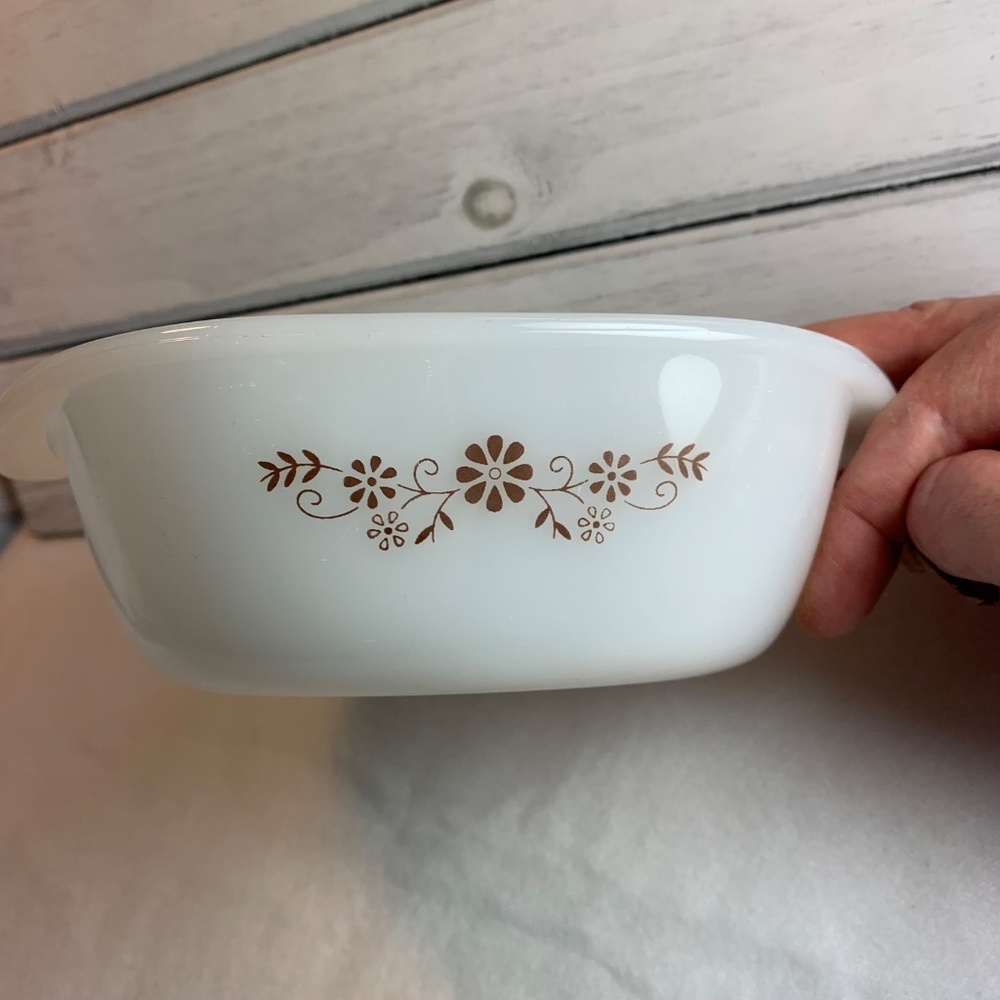 Vintage Dynaware Pyrex Brown Floral Dish – Mid-Century Classic - 7 in. Read desc